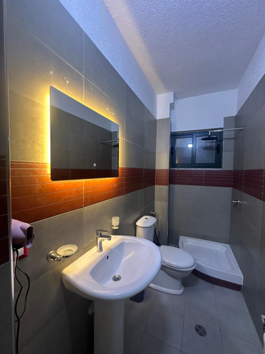 Bathroom 5, Hotel Moana, Lezhës