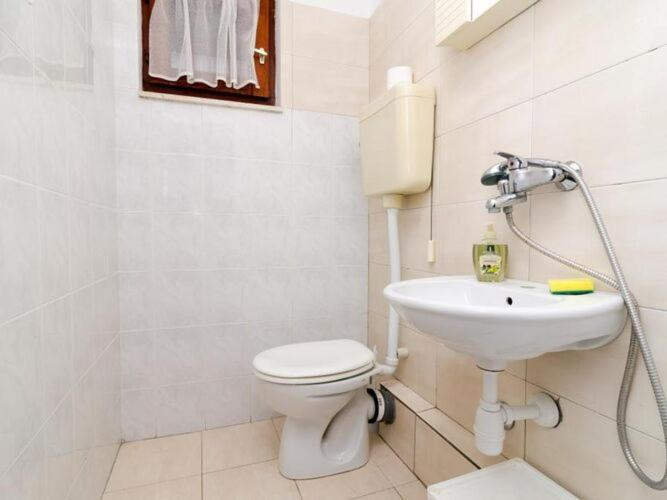 Bathroom 2, Apartment Dalmatin Zuljana - Two-Bedroom Apartment 2, Ston