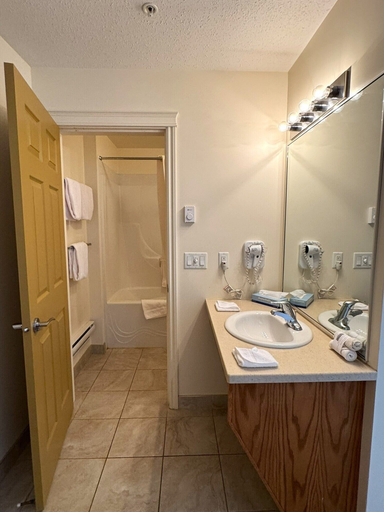 Bathroom 5, Western Budget Motel - Ponoka, Division No. 8