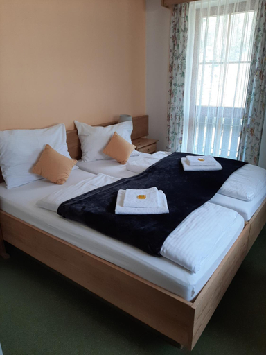 Bedroom 3, Hotel Landgasthof Frankenstern, Forchheim