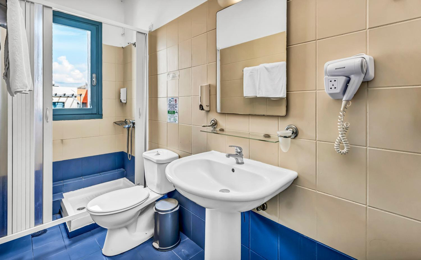 Bathroom 3, Marilisa Hotel, Crete