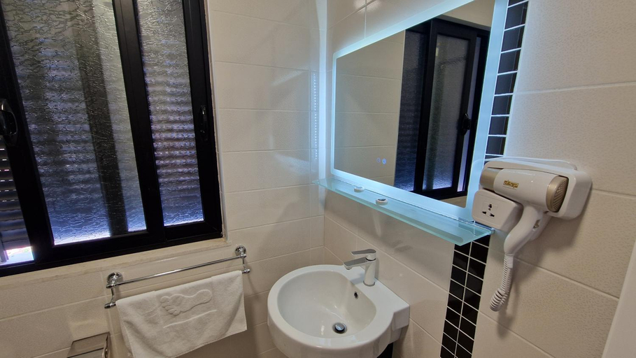 Bathroom 5, Frekel Hotel, Tiranës