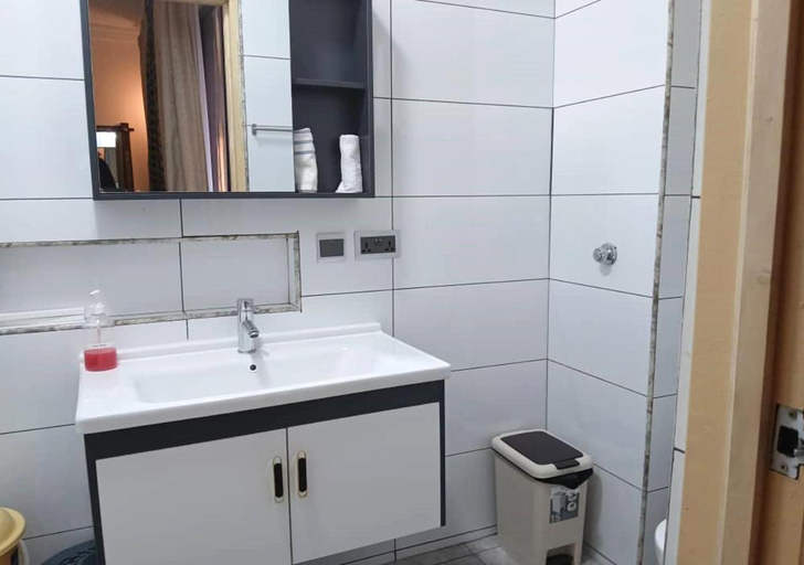 Bathroom 3, Asantewaa Premier Hotel, Kumasi