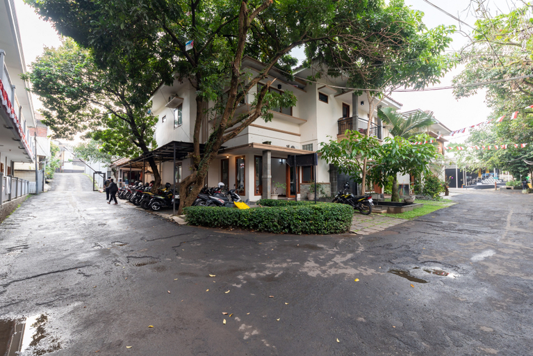 Exterior & Views 2, Urbanview Hotel near Paris Van Java Mall, Bandung