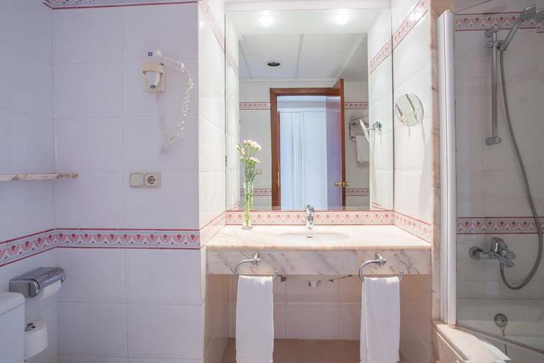 Bathroom 5, Hipotels Said, Baleares