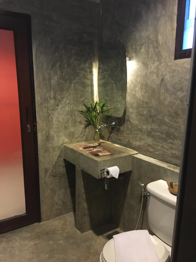 Bathroom 3, 9roomz Hotel, Saraphi