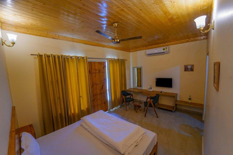 Bedroom 2, Hotel Sarai Bharatgarh, Rupnagar