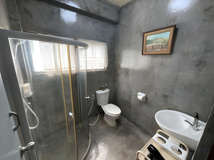 Bathroom 3, Baan Klang Vieng, Muang Chiang Mai