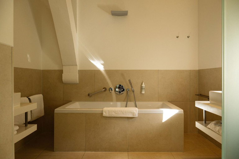 Bathroom 4, Kruisherenhotel Maastricht, Maastricht