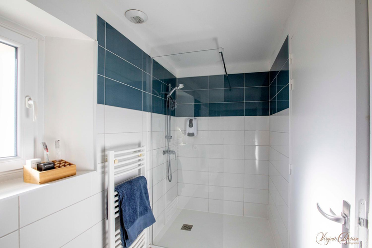 Bathroom 3, L Escale, Indre-et-Loire