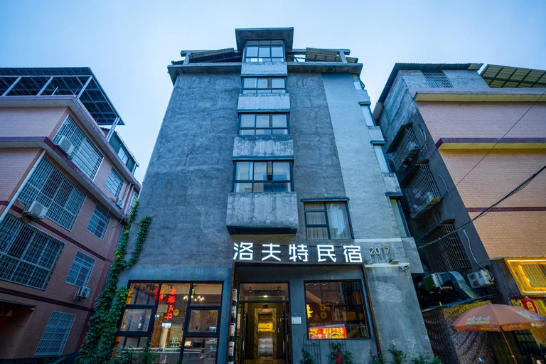 Exterior & Views