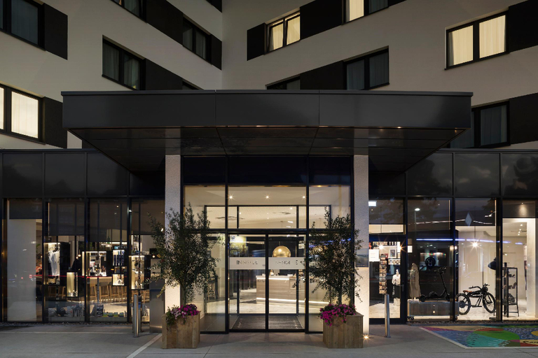Exterior & Views