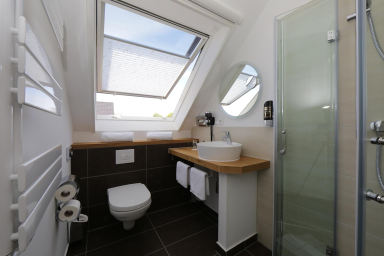 Bathroom 5, Gasthof "to`n Eikbom", Vorpommern-Greifswald