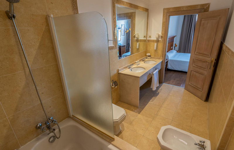 Bathroom 5, Globales Paraiso Beach, Málaga