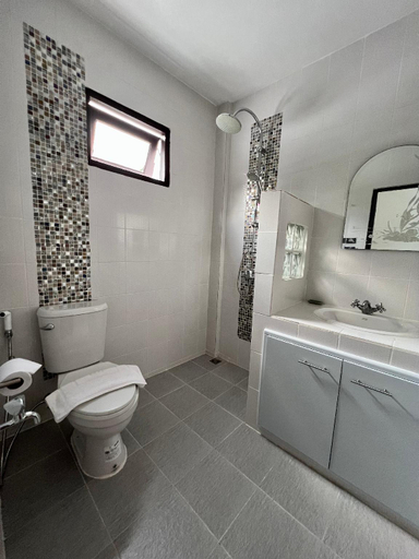 Bathroom 3, The Red Hibiscus Guesthouse, Muang Chiang Mai
