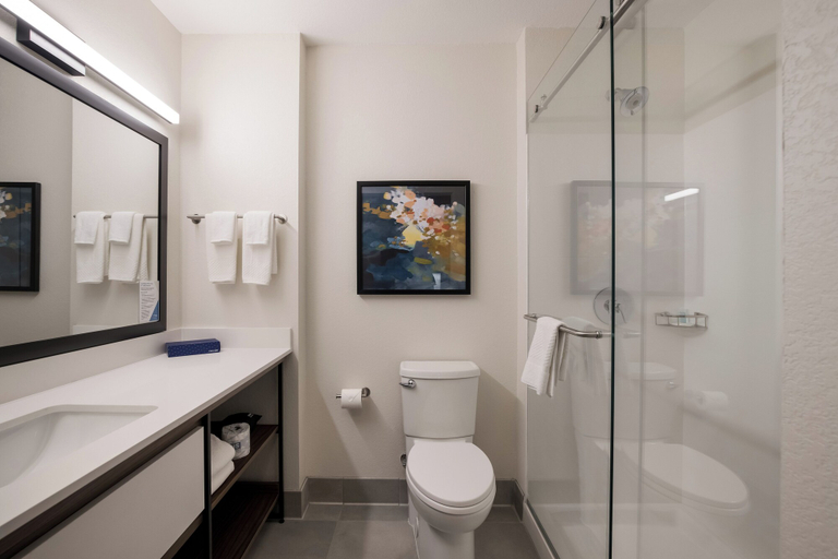 Bathroom 5, Everhome Suites San Bernardino - Loma Linda, San Bernardino