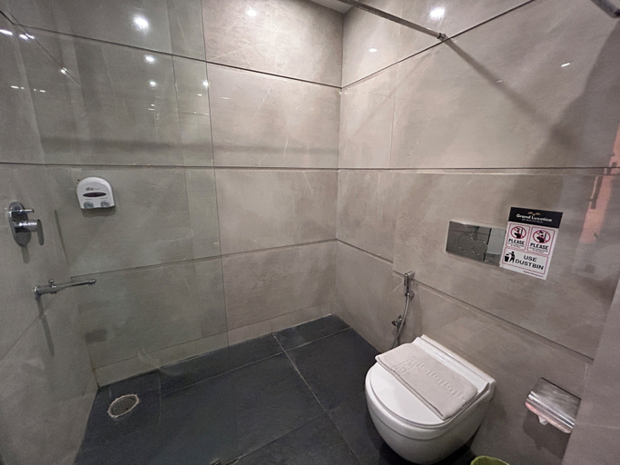 Bathroom 3, Hillcrest Resort by DLS Hotels, Shimla