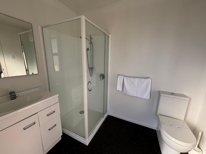 Bathroom 4, Leopard Hotel, Central Hawke's Bay