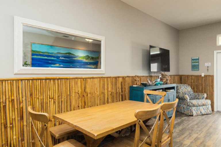 Food & Drinks, Lets Padre at Village by the Beach, Nueces