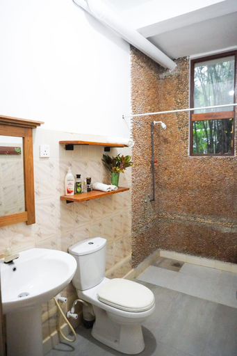 Bathroom 2, Olive Green Villa in Negombo for Airport Transit, Katana