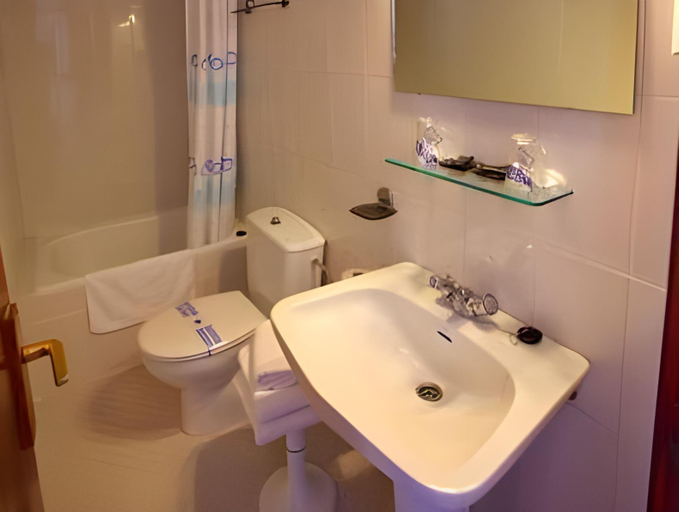 Bathroom 5, Hotel Goya, Granada
