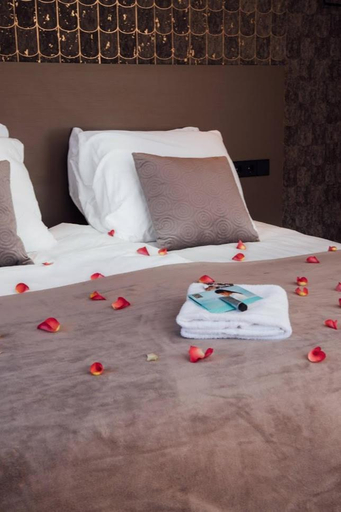 Bedroom 2, Harbour Suites Boutique Hotel, Waterland