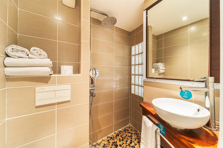 Bathroom 3, Alamanda Hotel, Saint-Paul
