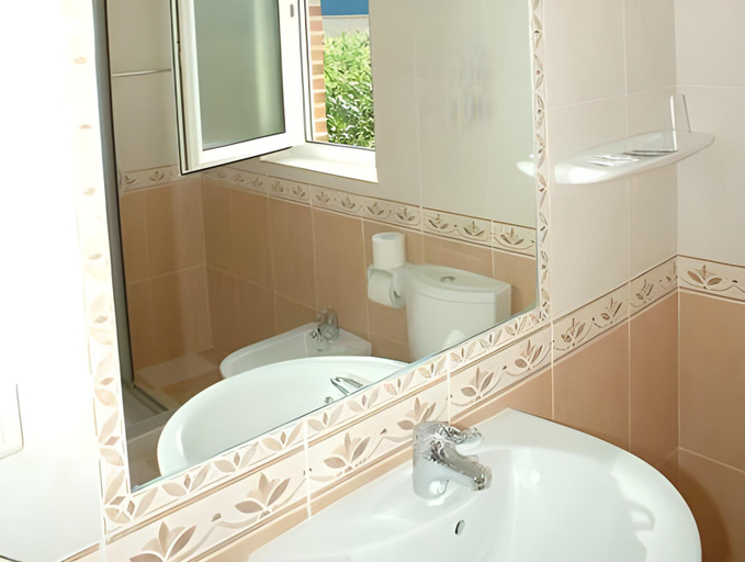Bathroom 4, Hotel La Guindal, Asturias