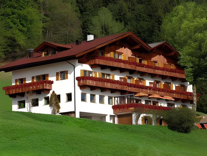Exterior & Views 2, Hotel Avelina, Bolzano