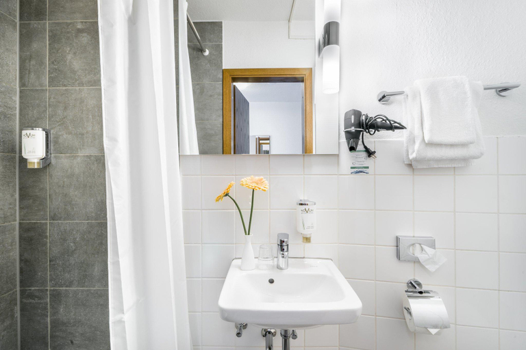 Bathroom 4, Signature Hotel Astoria Hamburg, Hamburg