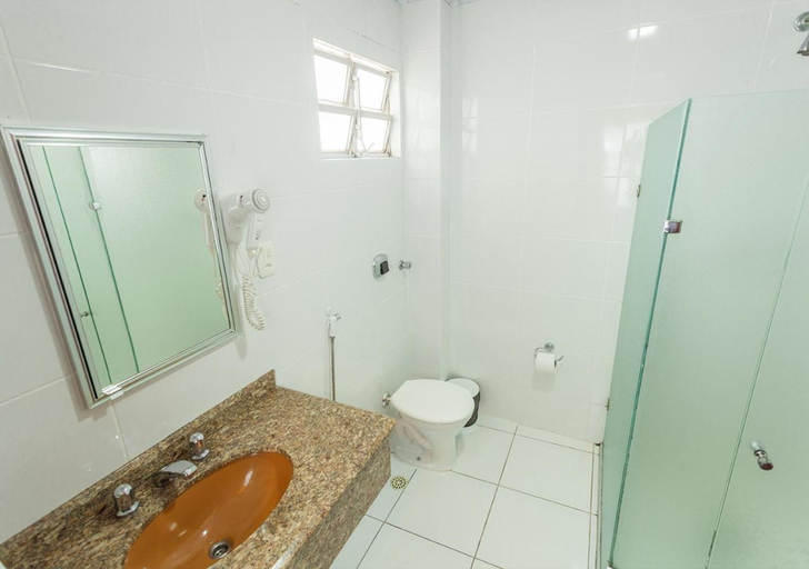 Bathroom 4, San Silvestre, Tubarão