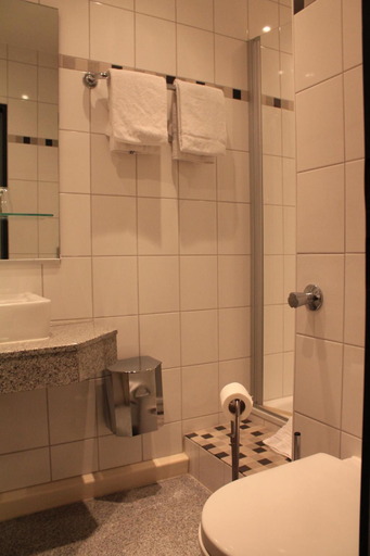 Bathroom 3, City Hotel Essen, Essen