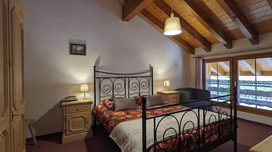 Bedroom 3, Hotel Beau-Sejour, Leuk