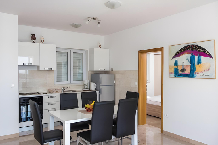 4, Apartments Villa Ari - Deluxe Three Bedroom Apartment with Balcony and Sea View Second Floor, Dubrovnik