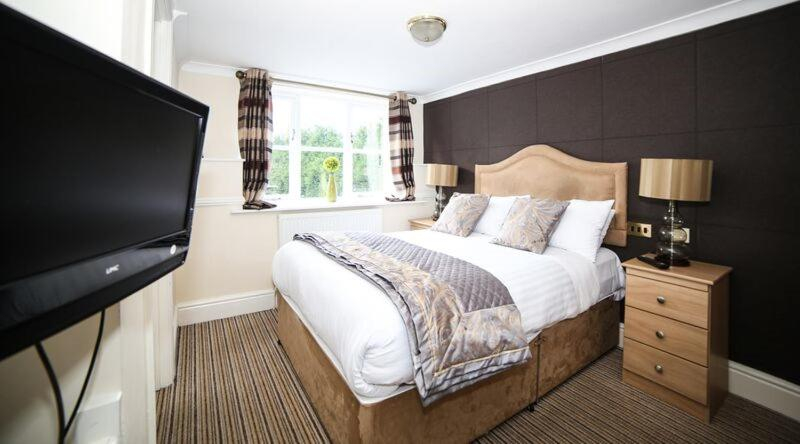 Bedroom 3, Faenol Fawr Country Hotel, Denbighshire