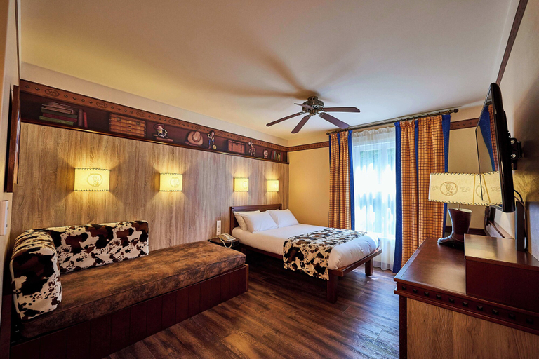 Bedroom 2, Disney Hotel Cheyenne, Seine-et-Marne