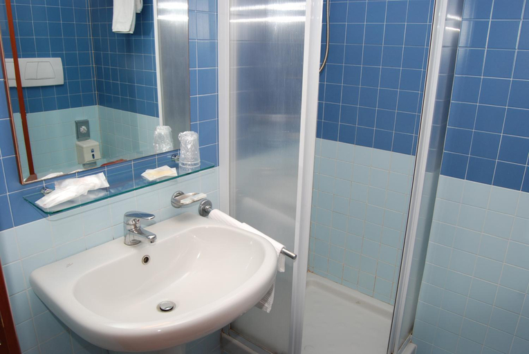 Bathroom 5, Europa Stabia Hotel, Napoli