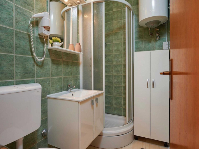 Bathroom, Apartments Vujina - Premium Studio Apartment with Terrace 1 Petra, Kaštela