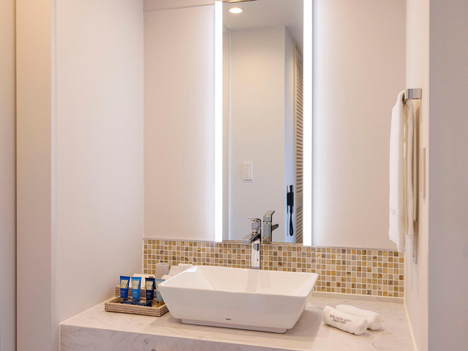 Bathroom 1, Hotel Shigira Mirage Beach Front, Miyakojima