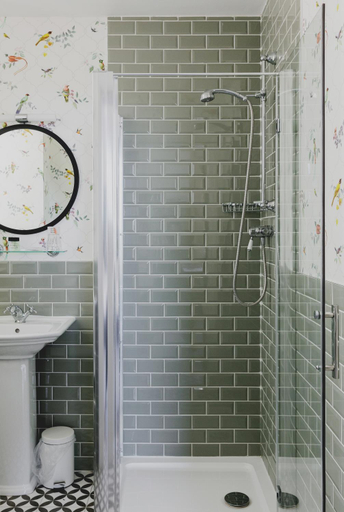Bathroom 3, Queens Hotel, Portsmouth