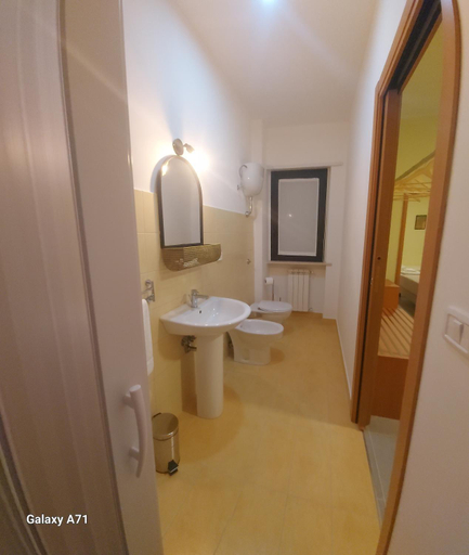 Bathroom 4, Pianisi Albergo, Campobasso