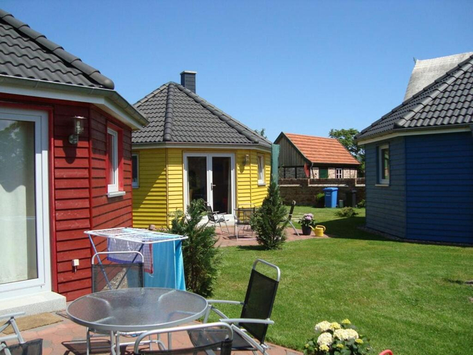 Others 2, Yellow - Peters Modern Retreat, Rostock