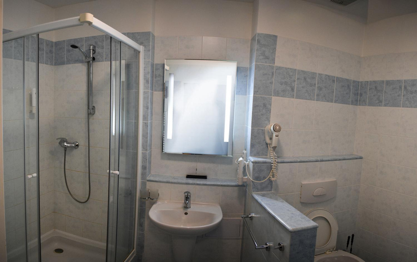 Bathroom 3, Ubytovani Hanka v pokoji s bakonem C408, Český Krumlov