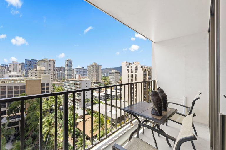 Terrace/patio 4, Waikiki Banyan 1BR, Honolulu
