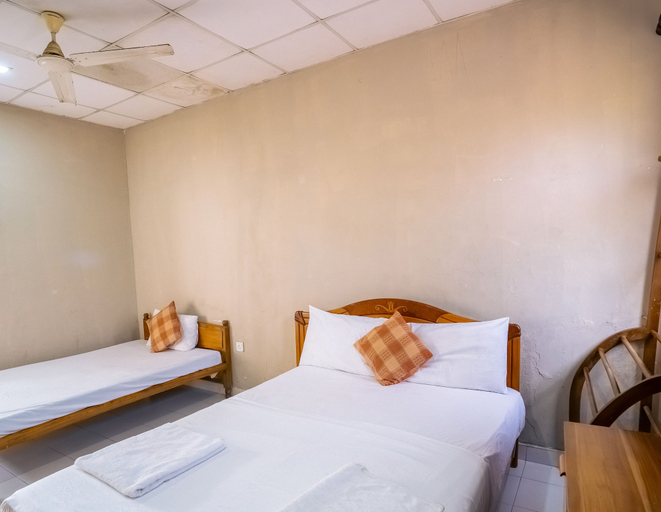 Bedroom 4, Riverside Hotel Colombo, Ja-Ela