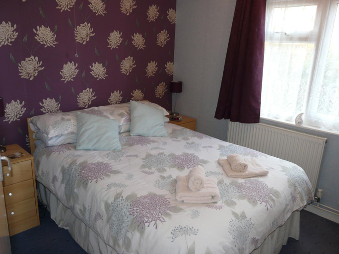 Bedroom 1, Victoria Lodge, Isle of Wight