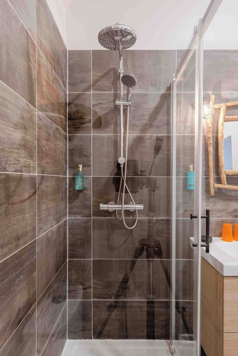 Bathroom 4, Marquise Barbot, Essonne