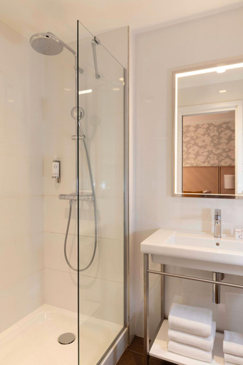 Bathroom 4, Jardins Eiffel, Paris