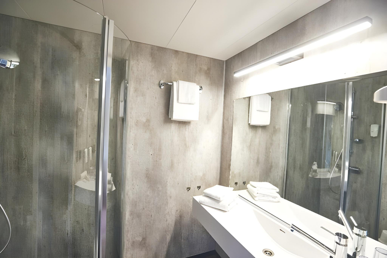 Bathroom 3, Hotel Frøya, Frøya