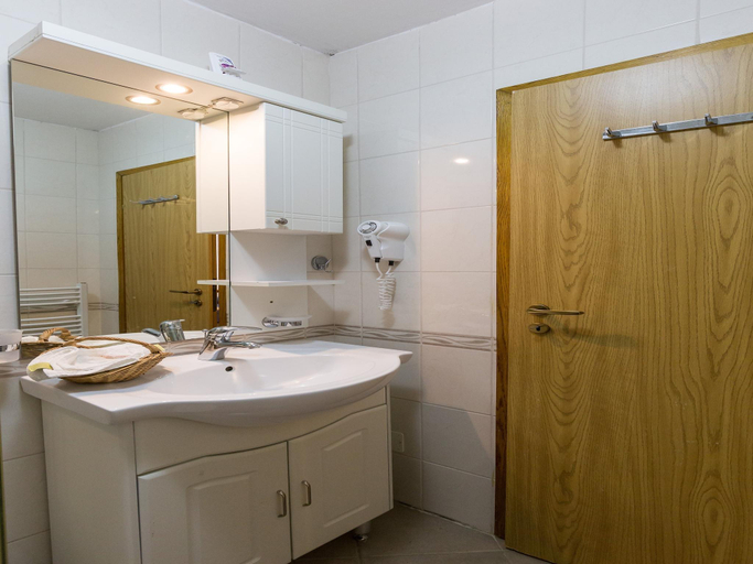 Bathroom 4, Apartments Milanovic - Premium Studio Apartment with Terrace and Garden View, Konavle